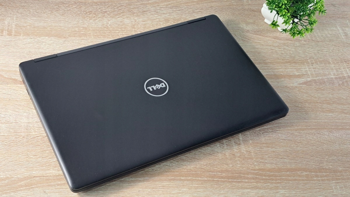 Ultrabook Dell Latitude 5580 i5 8 GB 128 GB SSD 15,6" FullHD WIN10 - immagine 6