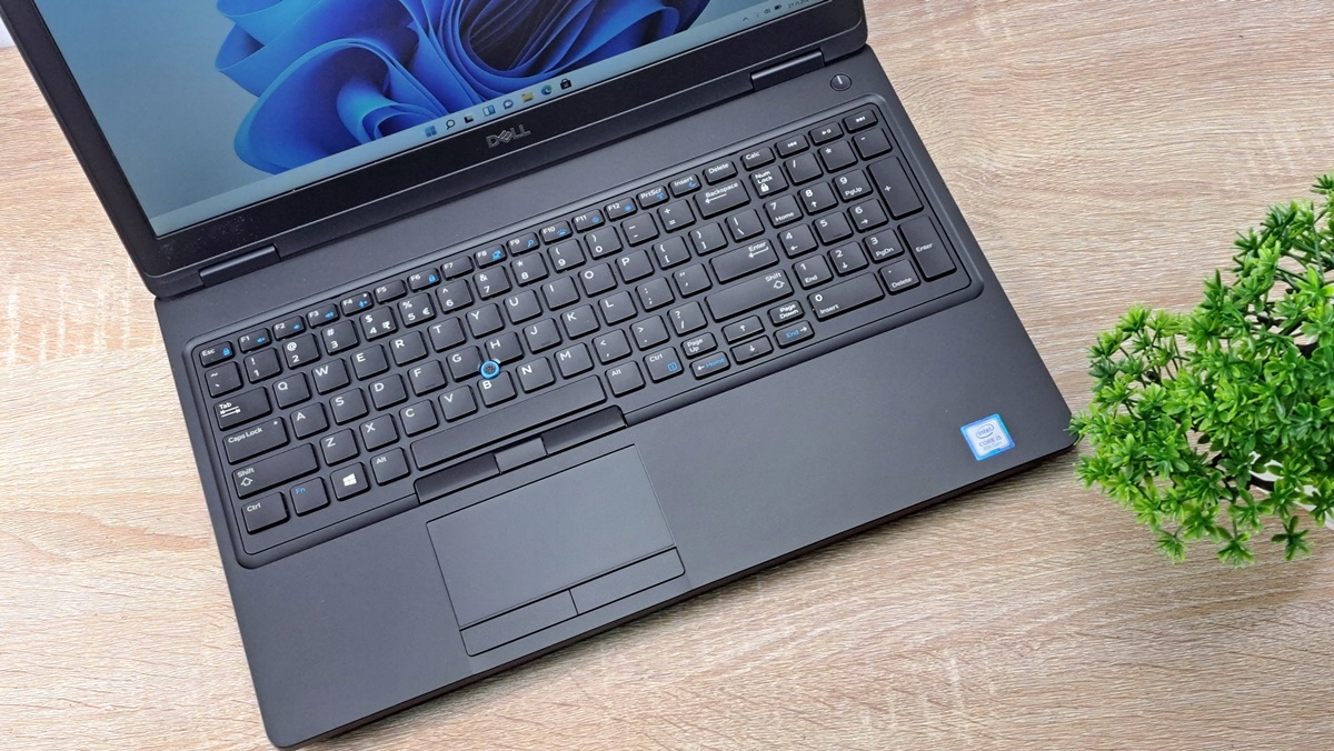 Ultrabook Dell Latitude 5590 i5 8gen QUAD 64 GB 256 GB SSD NVMe 15,6" FHD W10 - immagine 7