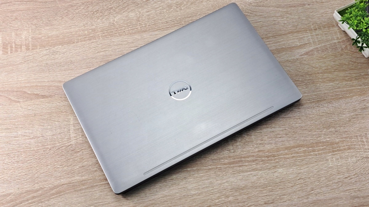 Ultrabook Dell Latitude 5500 i5 8a generazione QUAD 64 GB 2 TB SSD NVMe 15,6" FHD W11 - immagine 4