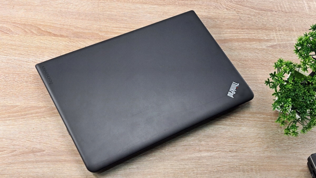 Lenovo ThinkPad Edge E550 i5-5200 i5 8 GB 256 GB SSD 15,6" WIN10 - immagine 4