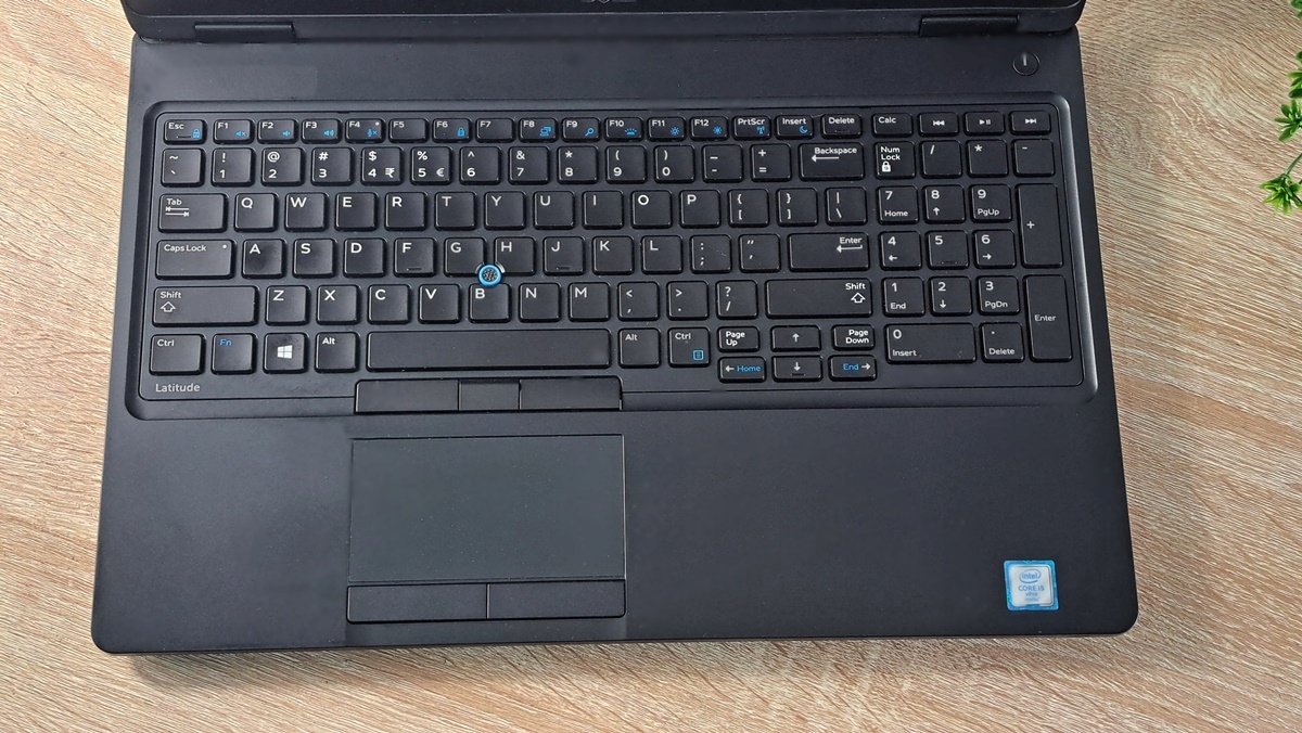 Ultrabook Dell Latitude 5580 i5 8 GB 128 GB SSD 15,6" FullHD WIN10 - immagine 7