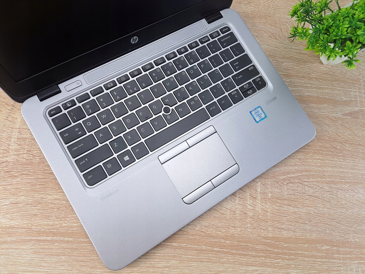 HP EliteBook 820 G3 i5-6 gen. 4 GB 2 TB SSD HD WIN10 - immagine 4